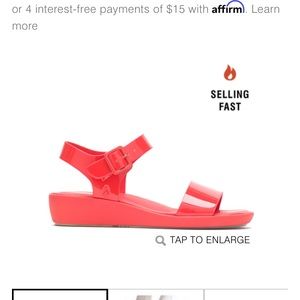 NWT Hush Puppies Jells Sandal in Black.